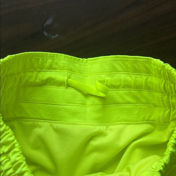 Bright, lightweight, and made to move—these Lululemon Hotty Hot 2.5” shorts are - Picture 6 of 9